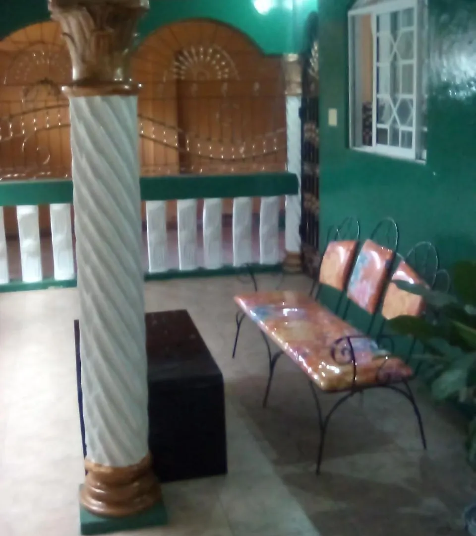شقة Spanish Town  في Nady'S Cozy Comfort